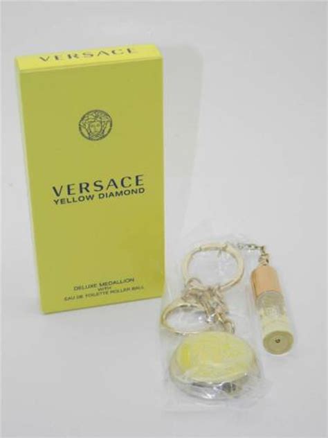 versace yellow diamond deluxe medaillon|Versace Yellow Diamond spray.